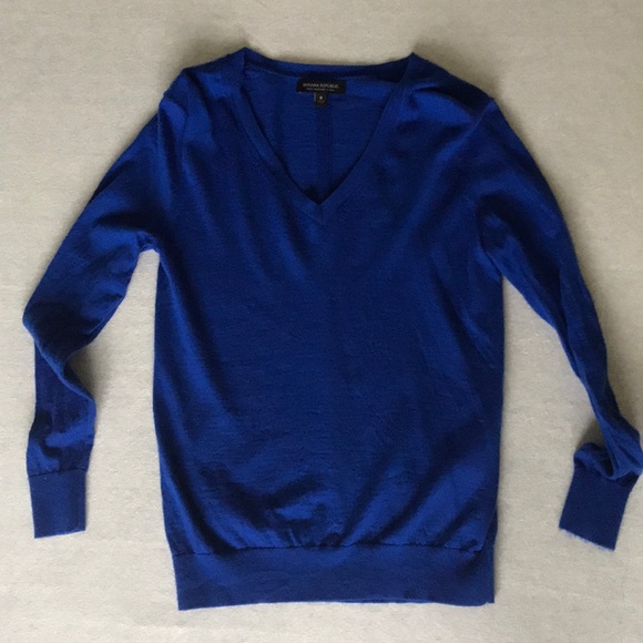 Banana Republic 100% wool v neck sweater - Picture 2 of 5